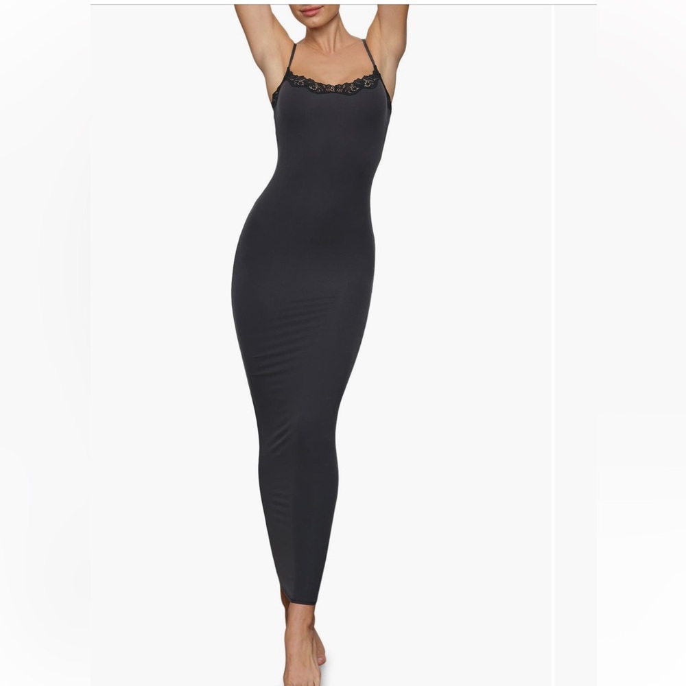 SKIMS Fits Everybody Lace Long Slipdress size S
